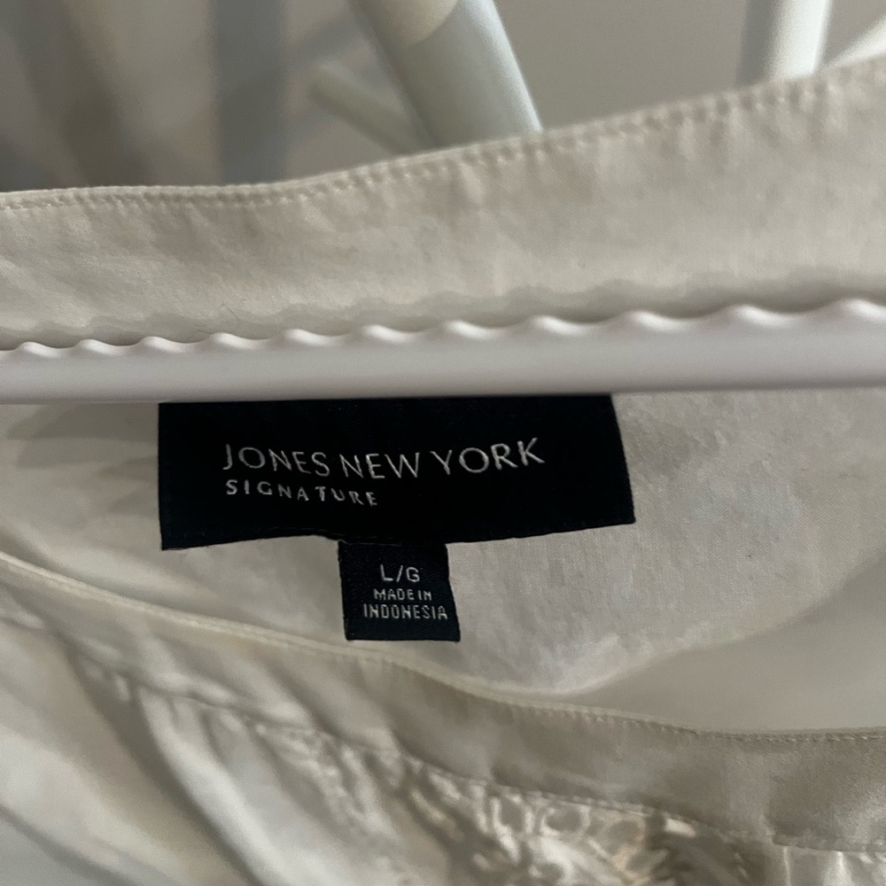 Jones New York Cream Blouse - Picture 3 of 3